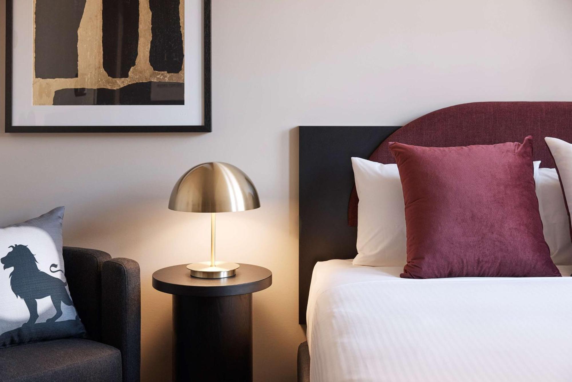 Capitol Square Hotel 4*