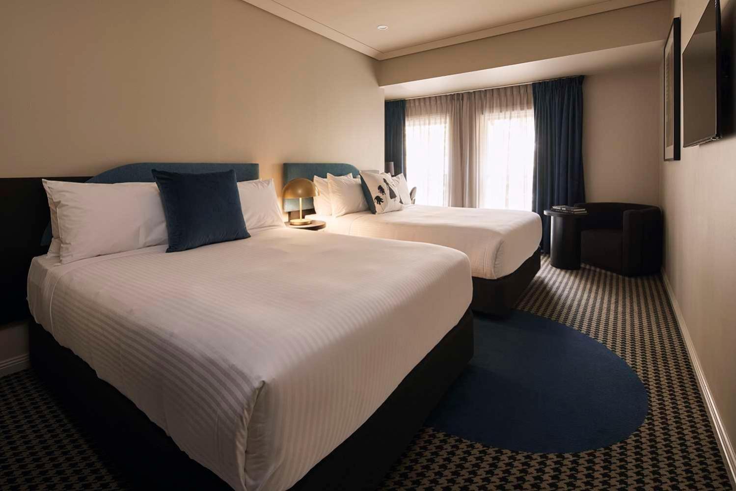Capitol Square Hotel 4*